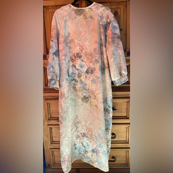 Carlton Hall Robe - Picture 3 of 5